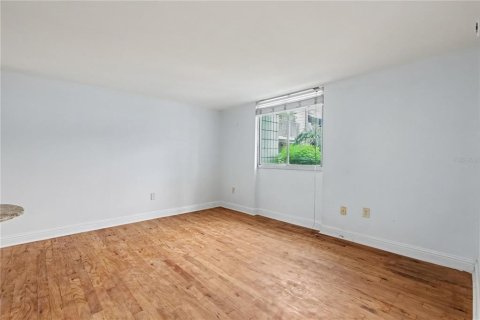 Condo in Tampa, Florida, 1 bedroom  № 2379235 - photo 10