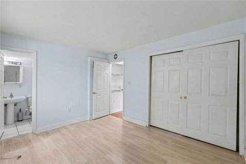 Condo in Tampa, Florida, 1 bedroom  № 2379235 - photo 9