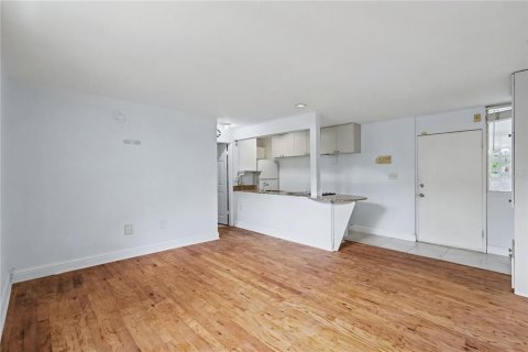 Condo in Tampa, Florida, 1 bedroom  № 2379235 - photo 3