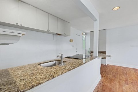 Condo in Tampa, Florida, 1 bedroom  № 2379235 - photo 7