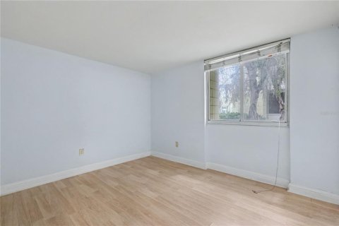 Condo in Tampa, Florida, 1 bedroom  № 2379235 - photo 8