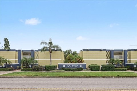 Condo in Tampa, Florida, 1 bedroom  № 2379235 - photo 15