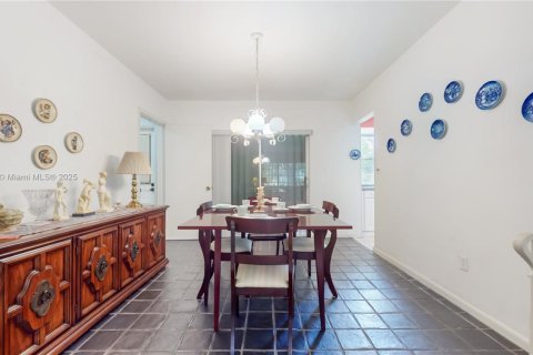 House in Cutler Bay, Florida 4 bedrooms, 188.5 sq.m. № 1944027 - photo 10