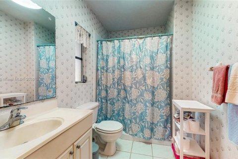House in Cutler Bay, Florida 4 bedrooms, 188.5 sq.m. № 1944027 - photo 14