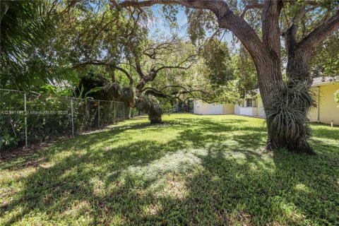 House in Cutler Bay, Florida 4 bedrooms, 188.5 sq.m. № 1944027 - photo 23