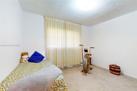 House in Cutler Bay, Florida 4 bedrooms, 188.5 sq.m. № 1944027 - photo 15