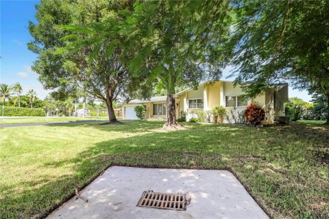 House in Cutler Bay, Florida 4 bedrooms, 188.5 sq.m. № 1944027 - photo 25