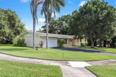 House in Cutler Bay, Florida 4 bedrooms, 188.5 sq.m. № 1944027 - photo 27