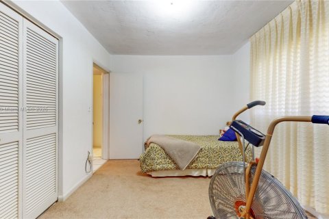 House in Cutler Bay, Florida 4 bedrooms, 188.5 sq.m. № 1944027 - photo 16