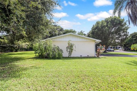 House in Cutler Bay, Florida 4 bedrooms, 188.5 sq.m. № 1944027 - photo 29