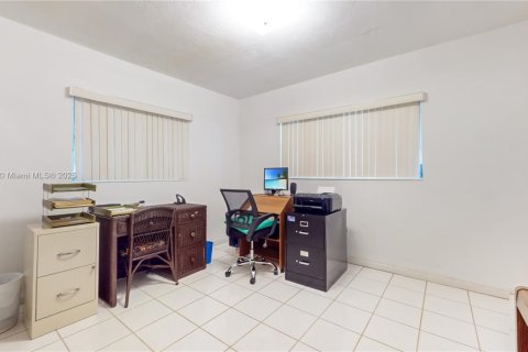 House in Cutler Bay, Florida 4 bedrooms, 188.5 sq.m. № 1944027 - photo 17