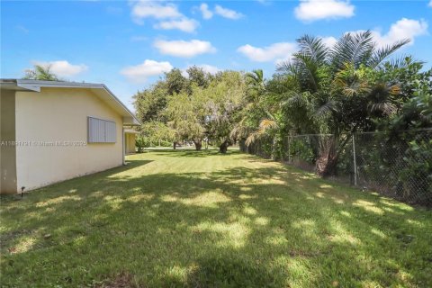 House in Cutler Bay, Florida 4 bedrooms, 188.5 sq.m. № 1944027 - photo 22