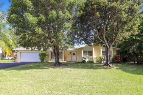 House in Cutler Bay, Florida 4 bedrooms, 188.5 sq.m. № 1944027 - photo 1