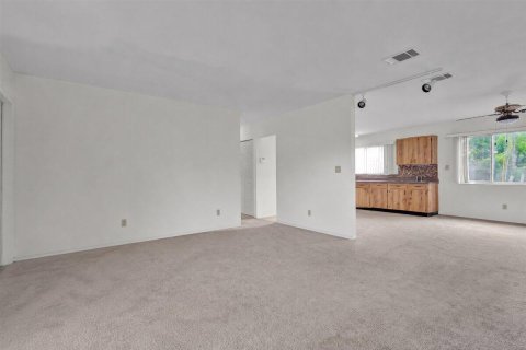 Villa ou maison à vendre à Port St. Lucie, Floride: 3 chambres, 109.25 m2 № 2179716 - photo 12