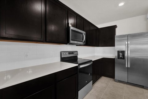 House in Davenport, Florida 4 bedrooms, 242.94 sq.m. № 1915673 - photo 18