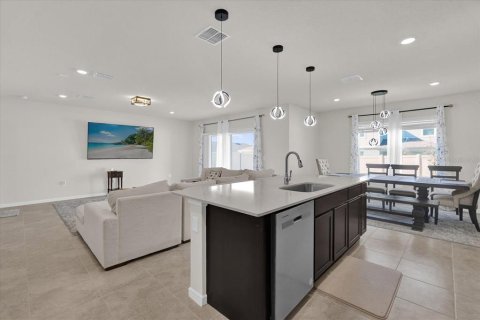 House in Davenport, Florida 4 bedrooms, 242.94 sq.m. № 1915673 - photo 21