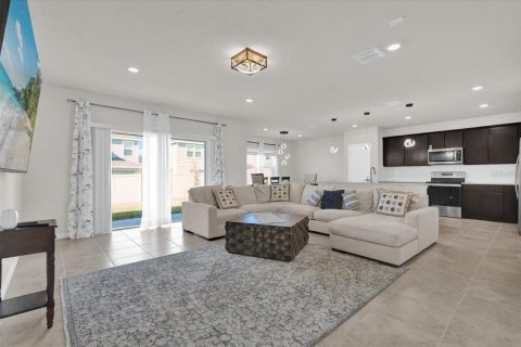 House in Davenport, Florida 4 bedrooms, 242.94 sq.m. № 1915673 - photo 9