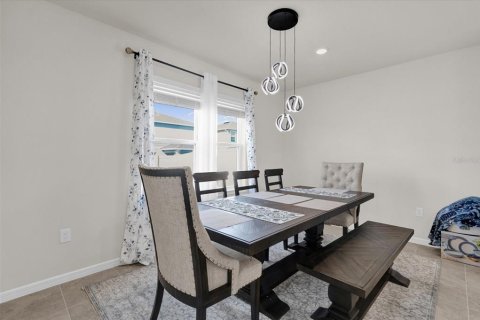 House in Davenport, Florida 4 bedrooms, 242.94 sq.m. № 1915673 - photo 11