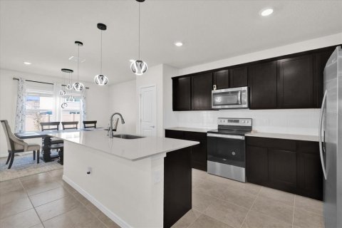 House in Davenport, Florida 4 bedrooms, 242.94 sq.m. № 1915673 - photo 17
