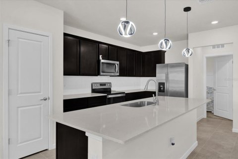 House in Davenport, Florida 4 bedrooms, 242.94 sq.m. № 1915673 - photo 19
