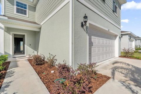 House in Davenport, Florida 4 bedrooms, 242.94 sq.m. № 1915673 - photo 3