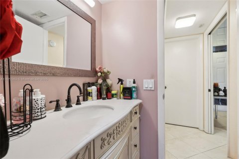 Condo in Margate, Florida, 2 bedrooms  № 1921178 - photo 29