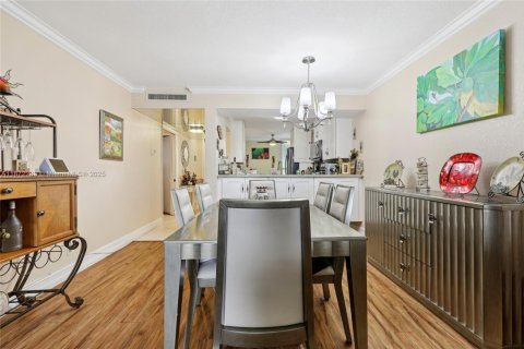 Condo in Margate, Florida, 2 bedrooms  № 1921178 - photo 11