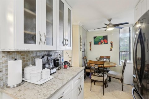 Condo in Margate, Florida, 2 bedrooms  № 1921178 - photo 15