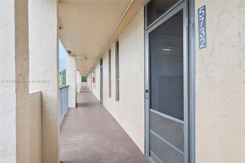Condo in Margate, Florida, 2 bedrooms  № 1921178 - photo 3