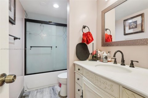 Condo in Margate, Florida, 2 bedrooms  № 1921178 - photo 28