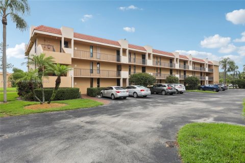Condo in Margate, Florida, 2 bedrooms  № 1921178 - photo 2