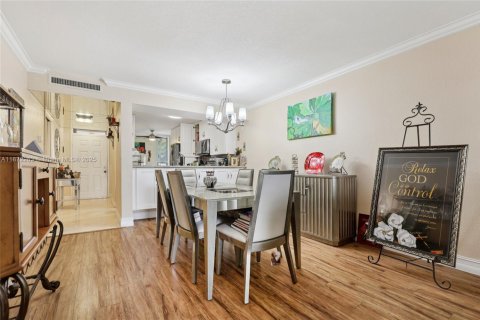 Condo in Margate, Florida, 2 bedrooms  № 1921178 - photo 9