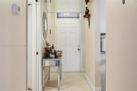 Condo in Margate, Florida, 2 bedrooms  № 1921178 - photo 5