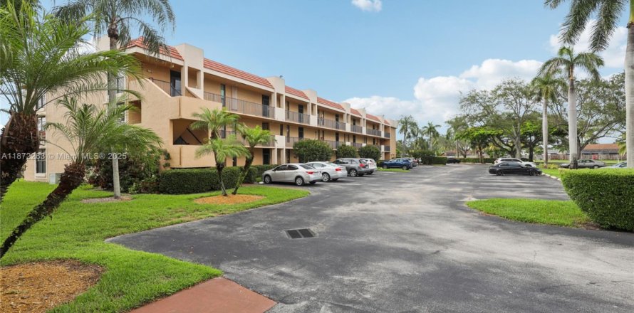 Condo in Margate, Florida, 2 bedrooms № 1921178