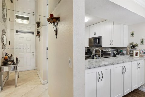 Condo in Margate, Florida, 2 bedrooms  № 1921178 - photo 12