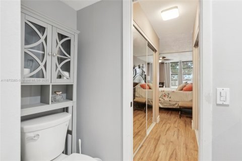 Condo in Margate, Florida, 2 bedrooms  № 1921178 - photo 27