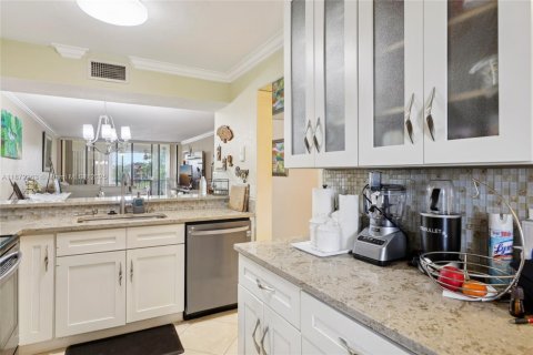 Condo in Margate, Florida, 2 bedrooms  № 1921178 - photo 18