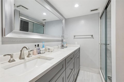 Condo in Margate, Florida, 2 bedrooms  № 1921178 - photo 25