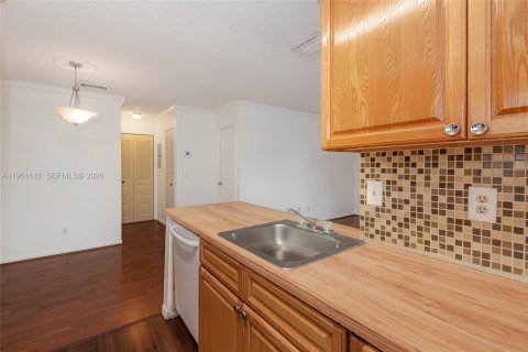 Снять в аренду кондоминиум в Пемброк-Пайнс, Флорида 2 спальни, 86.58м2, № 2006050 - фото 16