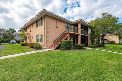 Кондоминиум с 2 спальнями в Пемброк-Пайнс, Флорида № 2006050