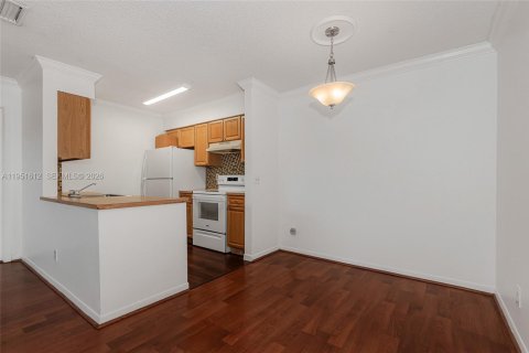 Снять в аренду кондоминиум в Пемброк-Пайнс, Флорида 2 спальни, 86.58м2, № 2006050 - фото 8