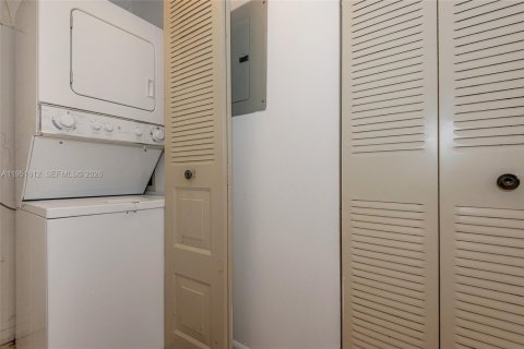 Снять в аренду кондоминиум в Пемброк-Пайнс, Флорида 2 спальни, 86.58м2, № 2006050 - фото 29