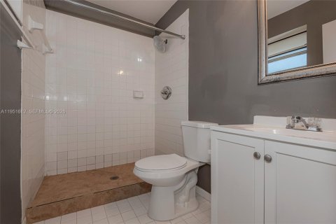 Снять в аренду кондоминиум в Пемброк-Пайнс, Флорида 2 спальни, 86.58м2, № 2006050 - фото 23