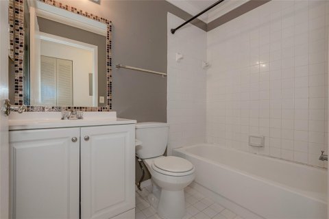 Снять в аренду кондоминиум в Пемброк-Пайнс, Флорида 2 спальни, 86.58м2, № 2006050 - фото 28