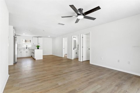 Casa en alquiler en Tampa, Florida, 3 dormitorios, 121.33 m2 № 1918511 - foto 15