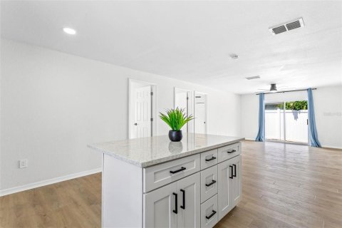 Casa en alquiler en Tampa, Florida, 3 dormitorios, 121.33 m2 № 1918511 - foto 10