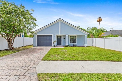Casa en alquiler en Tampa, Florida, 3 dormitorios, 121.33 m2 № 1918511 - foto 1