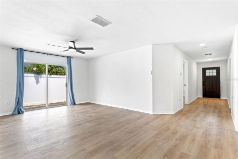 Casa en alquiler en Tampa, Florida, 3 dormitorios, 121.33 m2 № 1918511 - foto 13