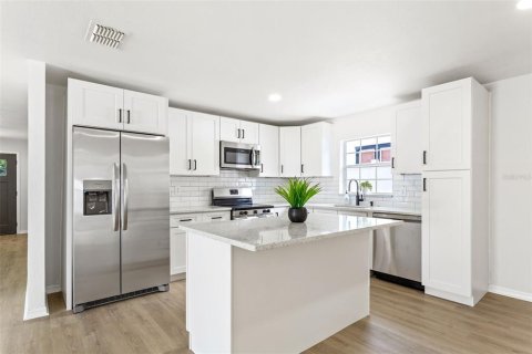 Casa en alquiler en Tampa, Florida, 3 dormitorios, 121.33 m2 № 1918511 - foto 8
