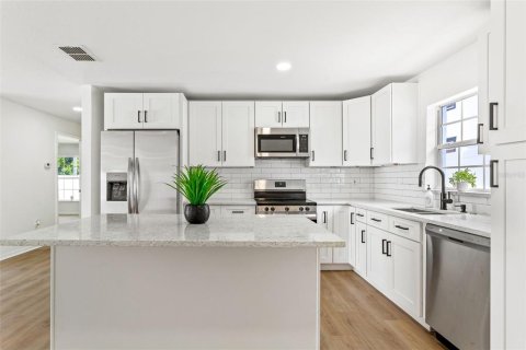 Casa en alquiler en Tampa, Florida, 3 dormitorios, 121.33 m2 № 1918511 - foto 9